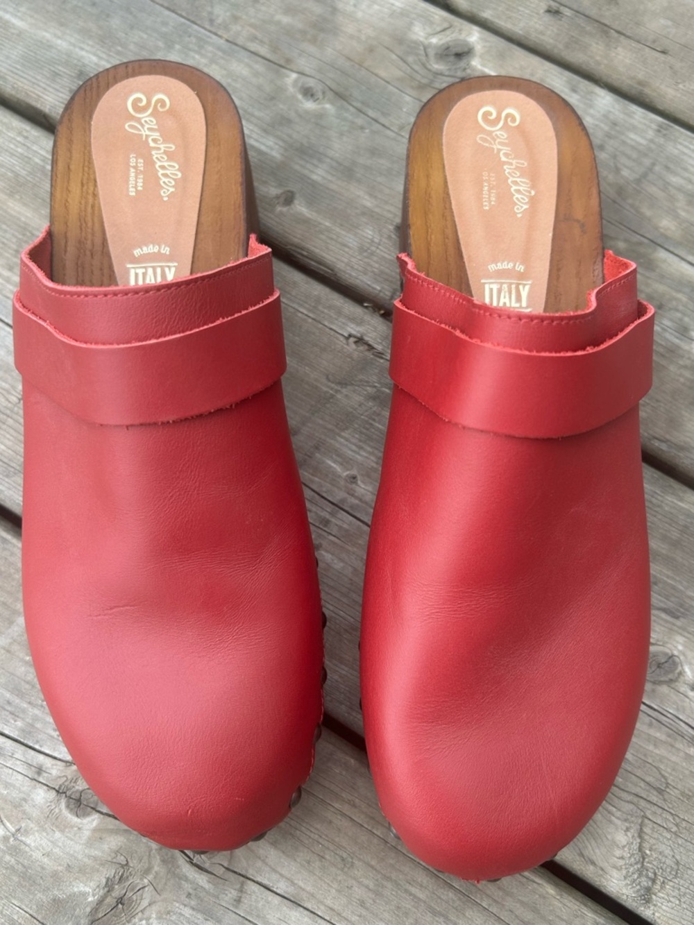 Seychelles "Loud and Clear" Red Leather and Wood Clogs. Size 8.5 Great condition